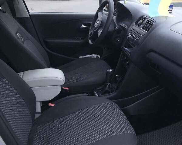 Сірий Фольксваген Поло, об'ємом двигуна 1.6 л та пробігом 236 тис. км за 7000 $, фото 4 на Automoto.ua