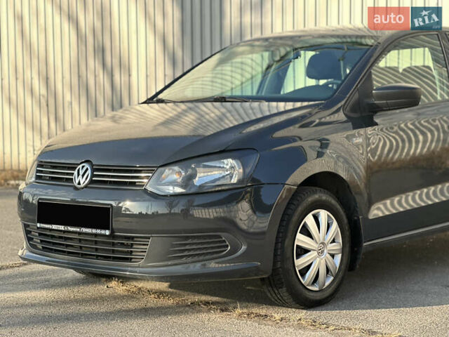 Серый Фольксваген Поло, объемом двигателя 1.6 л и пробегом 197 тыс. км за 5800 $, фото 4 на Automoto.ua