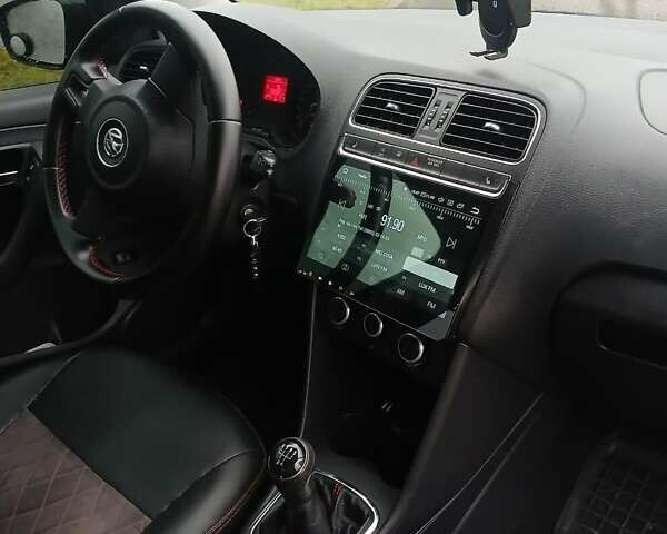 Серый Фольксваген Поло, объемом двигателя 1.6 л и пробегом 203 тыс. км за 6200 $, фото 4 на Automoto.ua