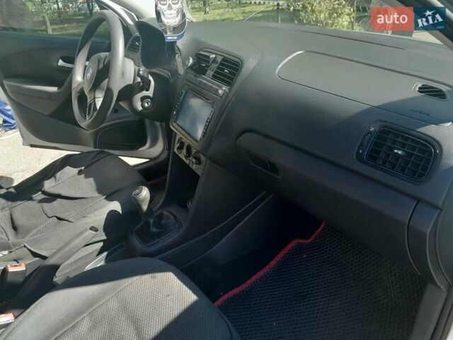 Серый Фольксваген Поло, объемом двигателя 1.6 л и пробегом 213 тыс. км за 5500 $, фото 5 на Automoto.ua