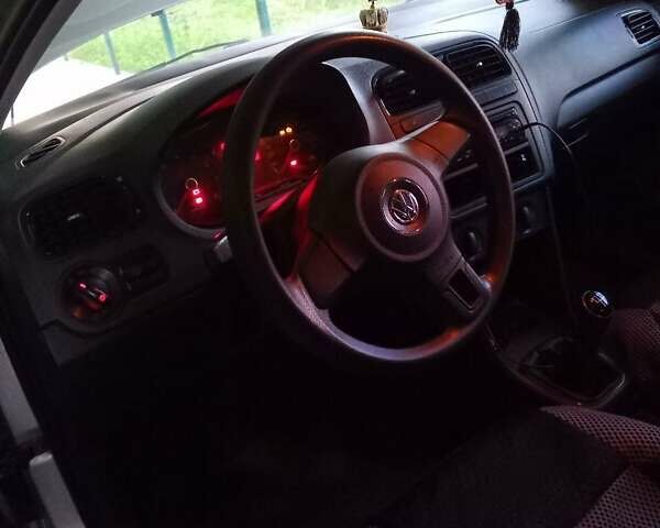 Серый Фольксваген Поло, объемом двигателя 1.6 л и пробегом 160 тыс. км за 6800 $, фото 6 на Automoto.ua