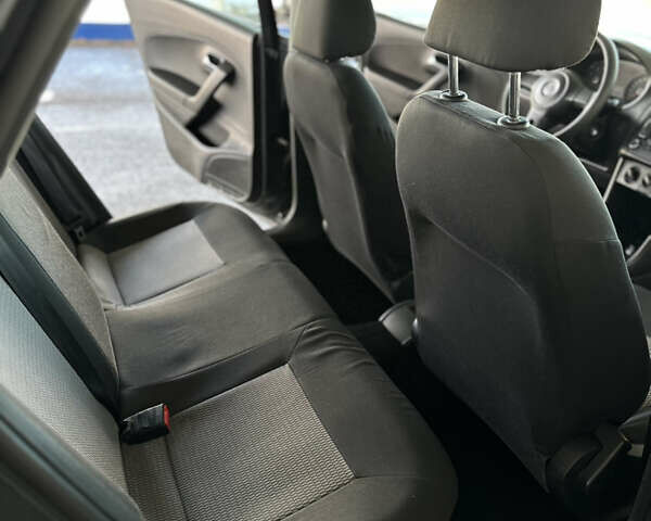 Серый Фольксваген Поло, объемом двигателя 1.6 л и пробегом 197 тыс. км за 5800 $, фото 14 на Automoto.ua