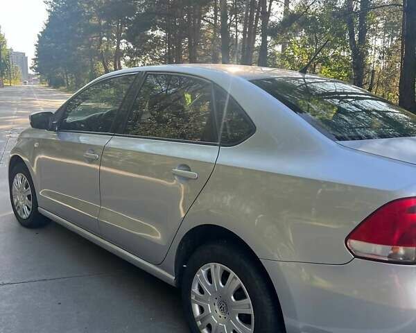 Серый Фольксваген Поло, объемом двигателя 1.6 л и пробегом 290 тыс. км за 6900 $, фото 2 на Automoto.ua