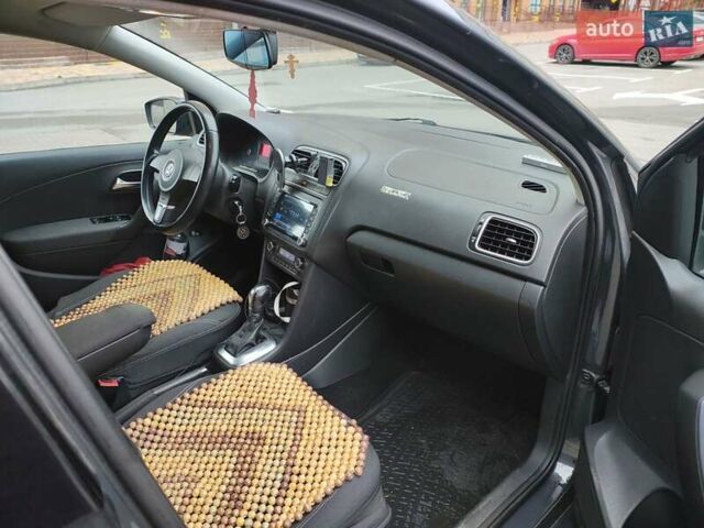 Серый Фольксваген Поло, объемом двигателя 1.6 л и пробегом 207 тыс. км за 7200 $, фото 4 на Automoto.ua