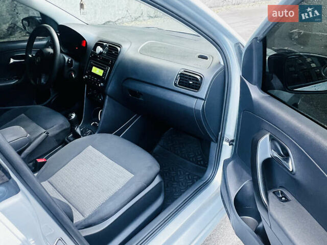 Серый Фольксваген Поло, объемом двигателя 1.6 л и пробегом 319 тыс. км за 5000 $, фото 20 на Automoto.ua