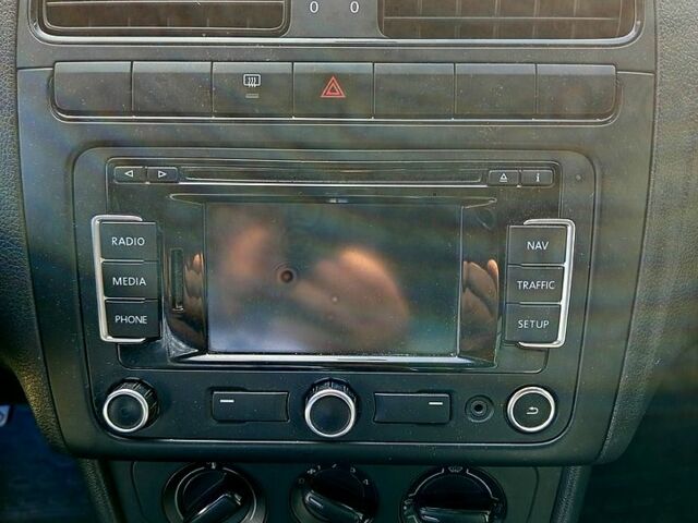 Серый Фольксваген Поло, объемом двигателя 1.6 л и пробегом 216 тыс. км за 7000 $, фото 4 на Automoto.ua