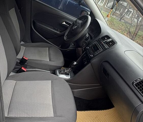 Серый Фольксваген Поло, объемом двигателя 1.6 л и пробегом 148 тыс. км за 8400 $, фото 4 на Automoto.ua