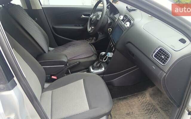 Серый Фольксваген Поло, объемом двигателя 1.6 л и пробегом 113 тыс. км за 7400 $, фото 11 на Automoto.ua