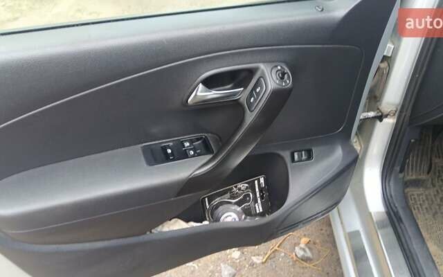 Серый Фольксваген Поло, объемом двигателя 1.6 л и пробегом 113 тыс. км за 7400 $, фото 12 на Automoto.ua