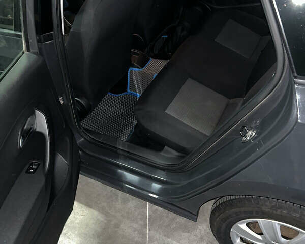 Серый Фольксваген Поло, объемом двигателя 1.6 л и пробегом 236 тыс. км за 6500 $, фото 9 на Automoto.ua