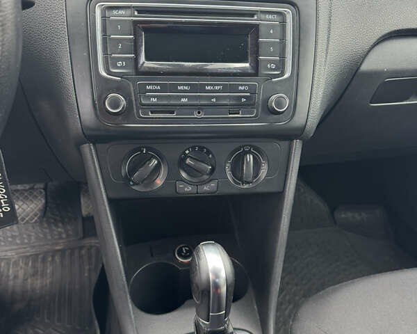 Серый Фольксваген Поло, объемом двигателя 1.6 л и пробегом 195 тыс. км за 8400 $, фото 10 на Automoto.ua