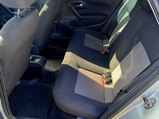 Серый Фольксваген Поло, объемом двигателя 1.6 л и пробегом 216 тыс. км за 7000 $, фото 2 на Automoto.ua