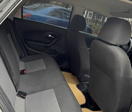 Серый Фольксваген Поло, объемом двигателя 1.6 л и пробегом 148 тыс. км за 8400 $, фото 3 на Automoto.ua