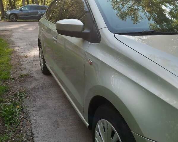 Серый Фольксваген Поло, объемом двигателя 1.6 л и пробегом 198 тыс. км за 7500 $, фото 1 на Automoto.ua