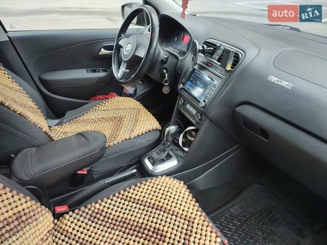 Серый Фольксваген Поло, объемом двигателя 1.6 л и пробегом 207 тыс. км за 7200 $, фото 6 на Automoto.ua