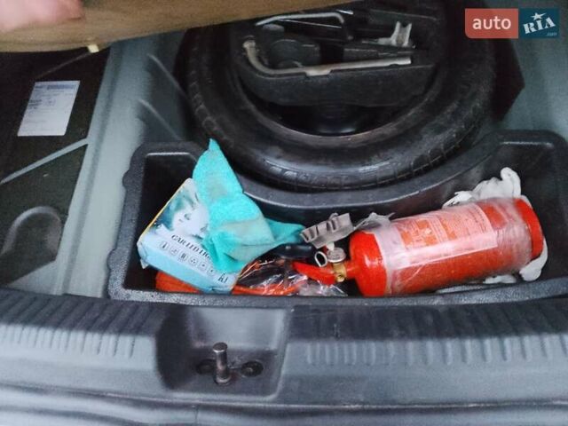 Серый Фольксваген Поло, объемом двигателя 1.6 л и пробегом 114 тыс. км за 3900 $, фото 8 на Automoto.ua