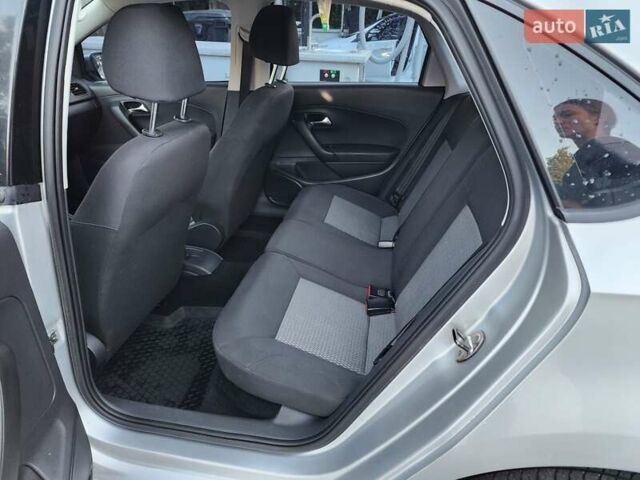 Серый Фольксваген Поло, объемом двигателя 1.6 л и пробегом 123 тыс. км за 7000 $, фото 1 на Automoto.ua