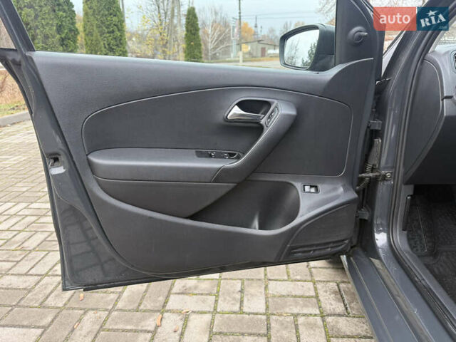 Серый Фольксваген Поло, объемом двигателя 1.6 л и пробегом 230 тыс. км за 6200 $, фото 11 на Automoto.ua