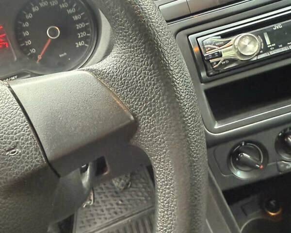 Серый Фольксваген Поло, объемом двигателя 1.6 л и пробегом 230 тыс. км за 6200 $, фото 13 на Automoto.ua