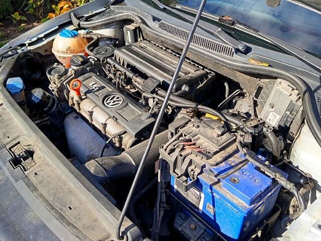 Серый Фольксваген Поло, объемом двигателя 1.6 л и пробегом 216 тыс. км за 7000 $, фото 6 на Automoto.ua