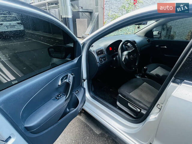 Серый Фольксваген Поло, объемом двигателя 1.6 л и пробегом 319 тыс. км за 5000 $, фото 10 на Automoto.ua