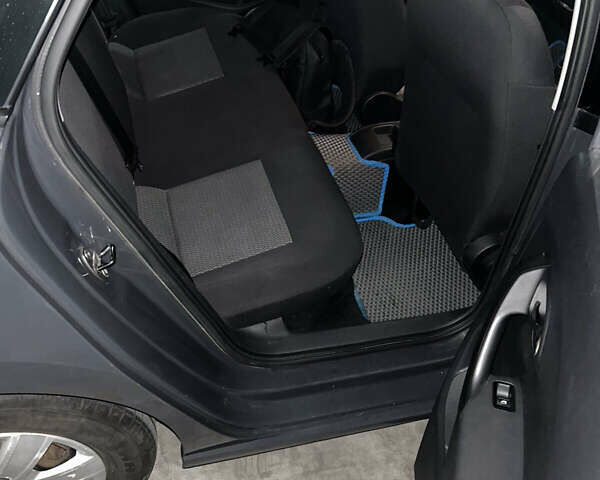 Серый Фольксваген Поло, объемом двигателя 1.6 л и пробегом 236 тыс. км за 6500 $, фото 4 на Automoto.ua