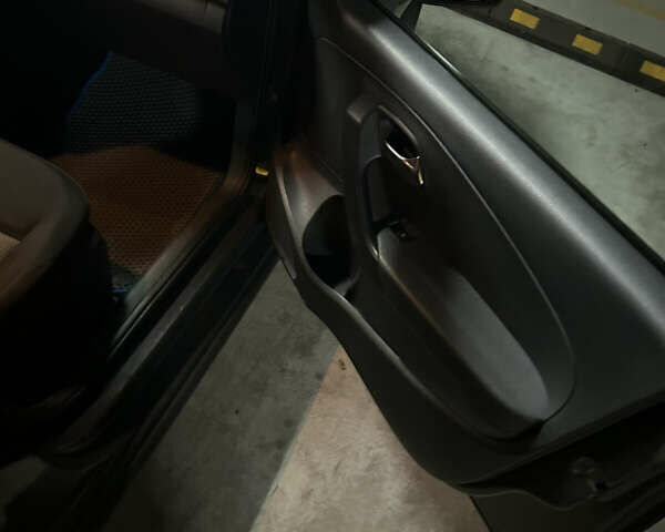 Серый Фольксваген Поло, объемом двигателя 1.6 л и пробегом 236 тыс. км за 6500 $, фото 5 на Automoto.ua