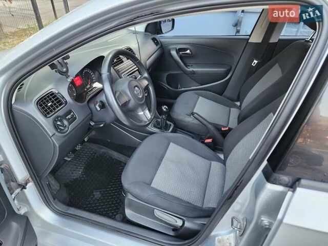 Серый Фольксваген Поло, объемом двигателя 1.6 л и пробегом 123 тыс. км за 7000 $, фото 4 на Automoto.ua