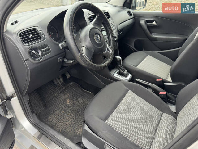 Серый Фольксваген Поло, объемом двигателя 1.6 л и пробегом 195 тыс. км за 8400 $, фото 5 на Automoto.ua