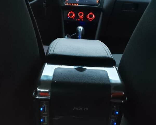 Серый Фольксваген Поло, объемом двигателя 1.6 л и пробегом 114 тыс. км за 3900 $, фото 5 на Automoto.ua