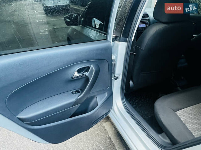 Серый Фольксваген Поло, объемом двигателя 1.6 л и пробегом 319 тыс. км за 5000 $, фото 17 на Automoto.ua