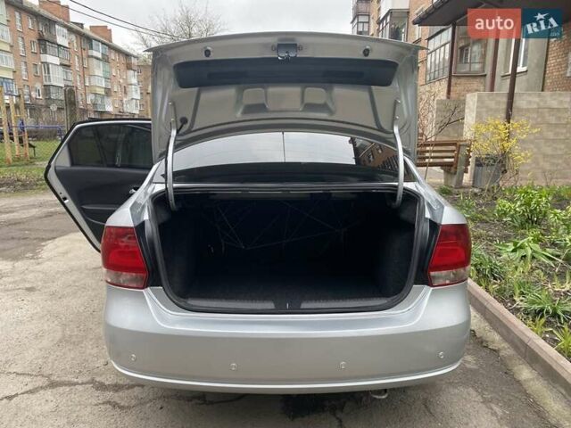 Серый Фольксваген Поло, объемом двигателя 1.6 л и пробегом 122 тыс. км за 7300 $, фото 2 на Automoto.ua