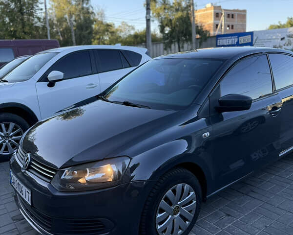 Серый Фольксваген Поло, объемом двигателя 1.6 л и пробегом 215 тыс. км за 8300 $, фото 2 на Automoto.ua