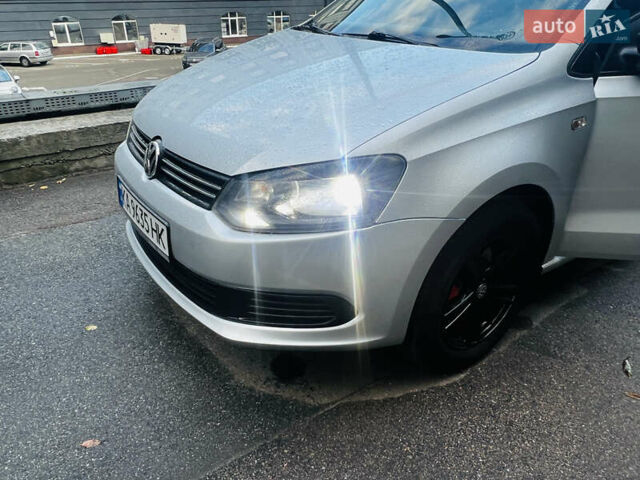 Серый Фольксваген Поло, объемом двигателя 1.6 л и пробегом 319 тыс. км за 5000 $, фото 3 на Automoto.ua