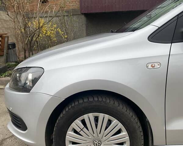 Серый Фольксваген Поло, объемом двигателя 1.6 л и пробегом 122 тыс. км за 7300 $, фото 4 на Automoto.ua