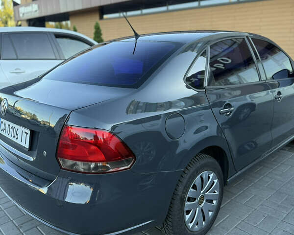 Серый Фольксваген Поло, объемом двигателя 1.6 л и пробегом 215 тыс. км за 8300 $, фото 1 на Automoto.ua