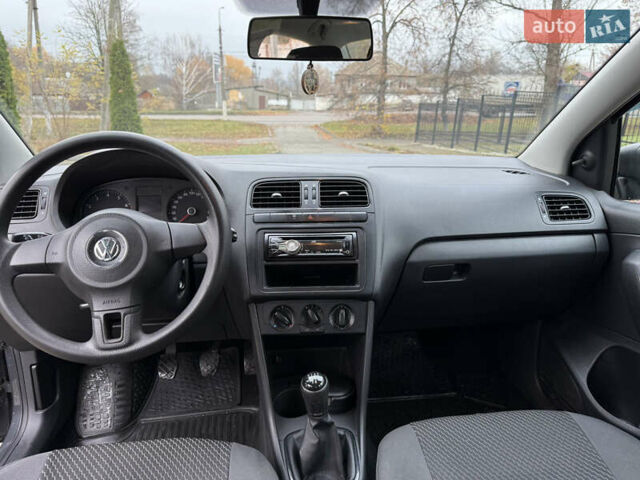 Серый Фольксваген Поло, объемом двигателя 1.6 л и пробегом 230 тыс. км за 6200 $, фото 15 на Automoto.ua