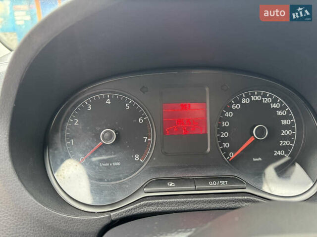 Серый Фольксваген Поло, объемом двигателя 1.6 л и пробегом 195 тыс. км за 8400 $, фото 9 на Automoto.ua