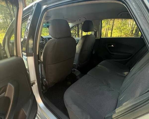 Серый Фольксваген Поло, объемом двигателя 1.6 л и пробегом 290 тыс. км за 6900 $, фото 9 на Automoto.ua