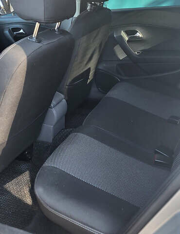 Серый Фольксваген Поло, объемом двигателя 1.6 л и пробегом 241 тыс. км за 8600 $, фото 6 на Automoto.ua