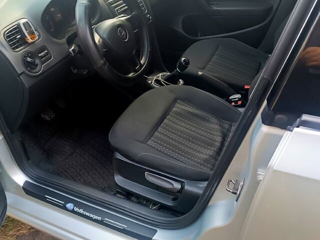 Серый Фольксваген Поло, объемом двигателя 1.6 л и пробегом 117 тыс. км за 7200 $, фото 2 на Automoto.ua