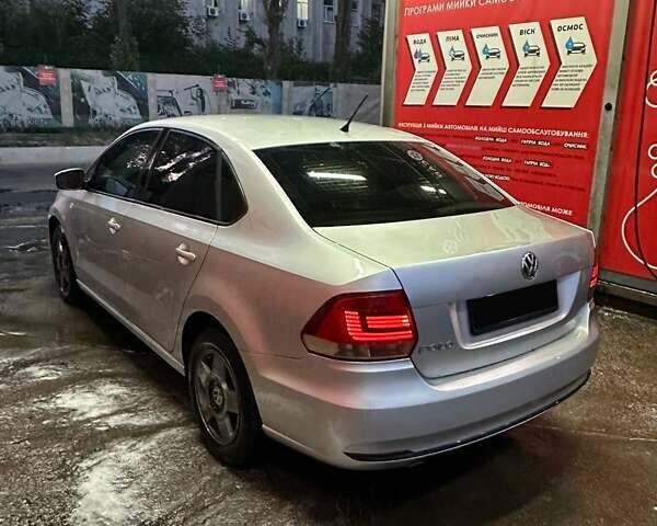 Серый Фольксваген Поло, объемом двигателя 1.6 л и пробегом 235 тыс. км за 6800 $, фото 1 на Automoto.ua