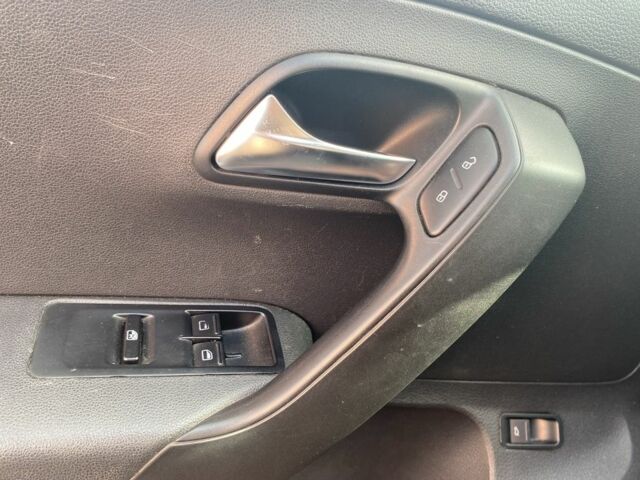 Серый Фольксваген Поло, объемом двигателя 1.6 л и пробегом 156 тыс. км за 9100 $, фото 10 на Automoto.ua