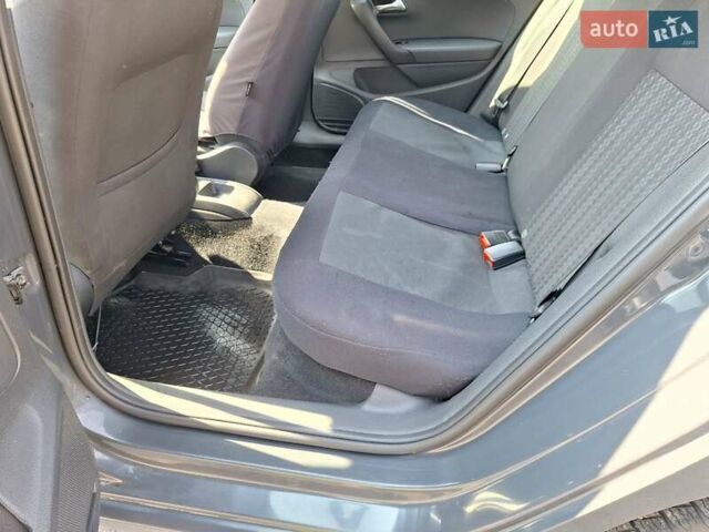 Сірий Фольксваген Поло, об'ємом двигуна 1.6 л та пробігом 335 тис. км за 7700 $, фото 13 на Automoto.ua
