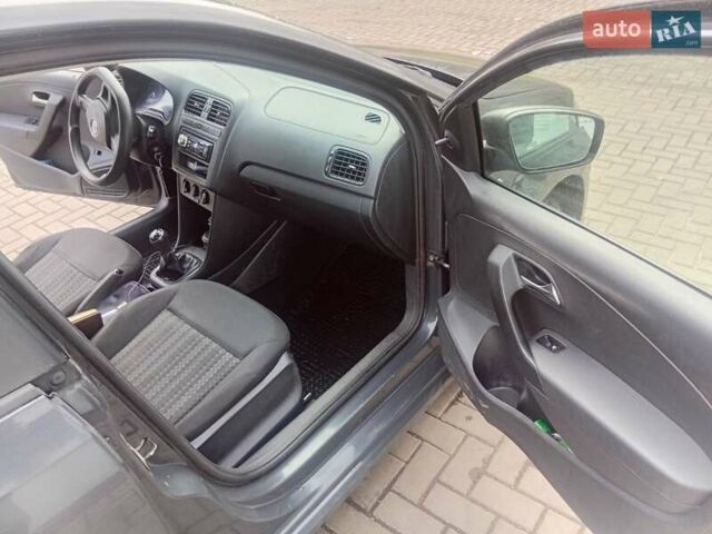 Сірий Фольксваген Поло, об'ємом двигуна 1.6 л та пробігом 460 тис. км за 6500 $, фото 5 на Automoto.ua