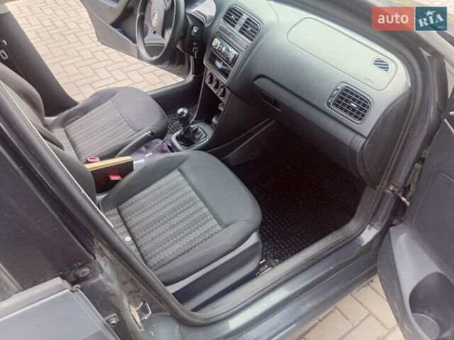 Сірий Фольксваген Поло, об'ємом двигуна 1.6 л та пробігом 460 тис. км за 6500 $, фото 2 на Automoto.ua