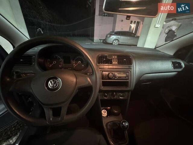 Серый Фольксваген Поло, объемом двигателя 1.6 л и пробегом 90 тыс. км за 8600 $, фото 7 на Automoto.ua