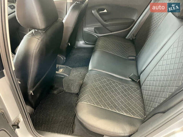 Сірий Фольксваген Поло, об'ємом двигуна 1.4 л та пробігом 113 тис. км за 10600 $, фото 12 на Automoto.ua
