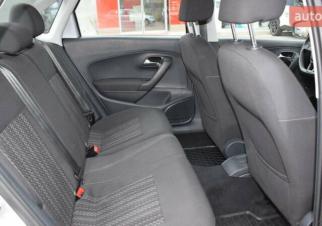 Сірий Фольксваген Поло, об'ємом двигуна 1.39 л та пробігом 156 тис. км за 9800 $, фото 6 на Automoto.ua