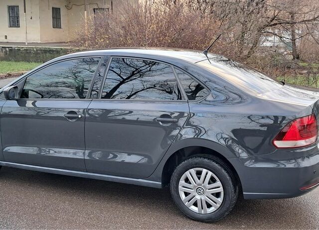 Серый Фольксваген Поло, объемом двигателя 1.6 л и пробегом 83 тыс. км за 8900 $, фото 2 на Automoto.ua